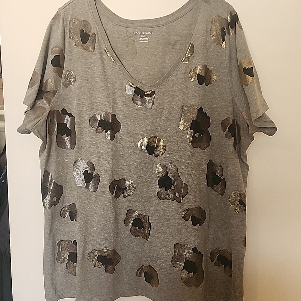Lane Bryant V Neck Tee with Gold and Black Leopard Design 18/20